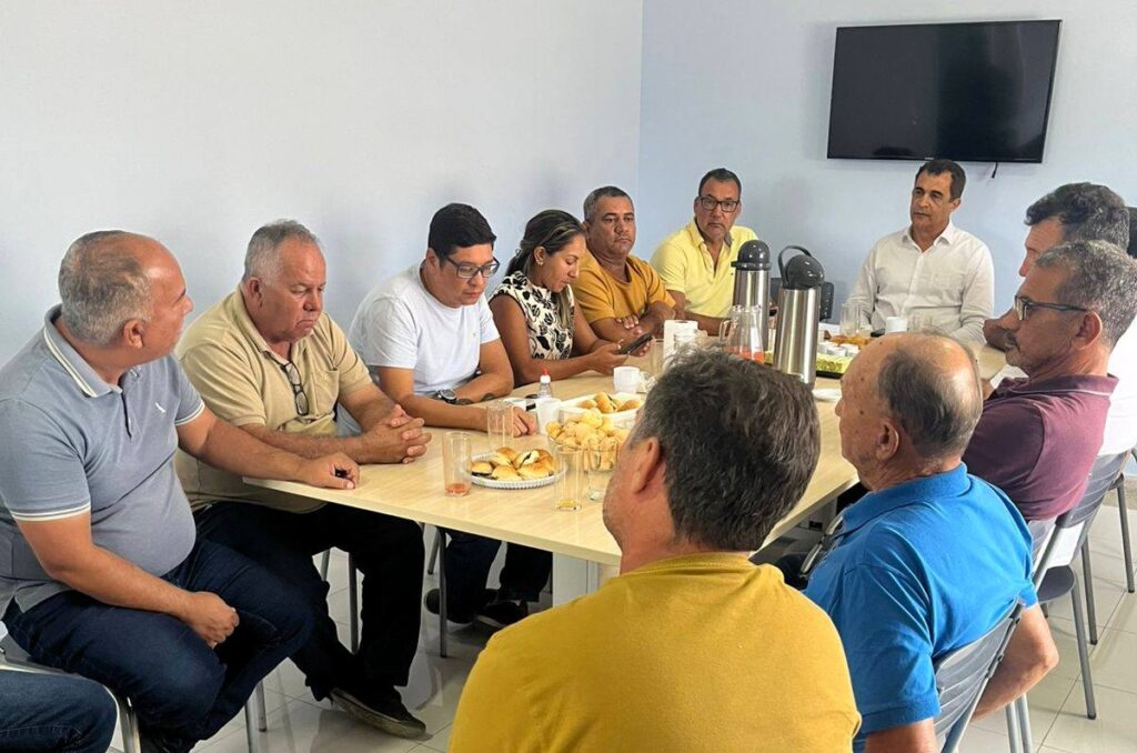 Joao-Vanes-e-outros-1024x678 Câmara de Jaguaré articula construção de 13 gabinetes para os vereadores