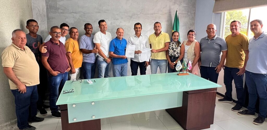 Joao-Vanes-prefeitos-outros-vereadores-e-secretarios-1024x499 Câmara de Jaguaré articula construção de 13 gabinetes para os vereadores