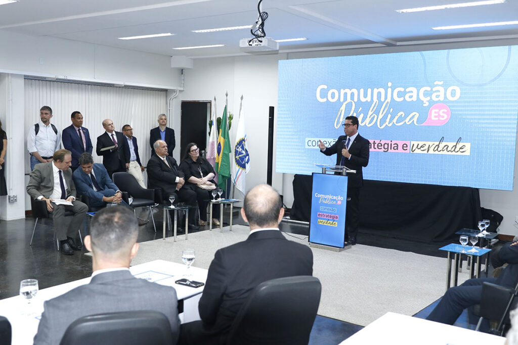 Alex-contra-fake-news-Lucas-S.-Costa-Ales-1024x683 Assembleia firma termo de cooperação contra fake news