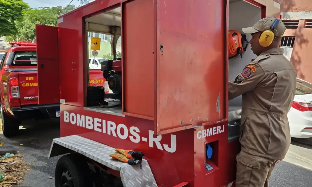 Bombeiros-CBMERJ-Divulgacao-1024x613 Após incêndio em confecção, escolas de samba não serão rebaixadas