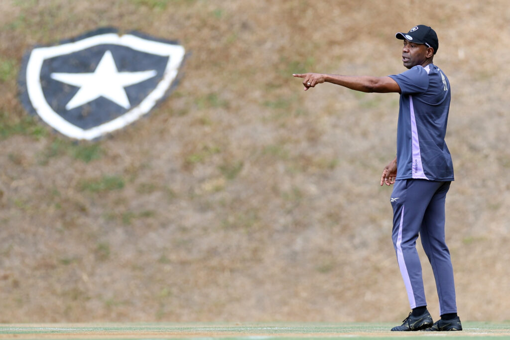 Botafogo-Vitor-Silva-Divulgacao-3-1024x683 Botafogo inicia luta por título inédito da Recopa