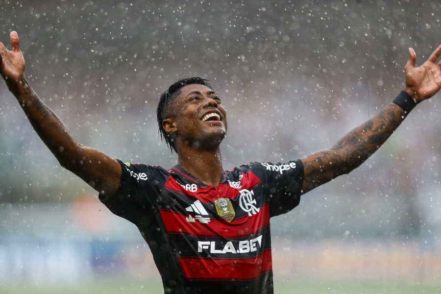 Bruno-Henrique-tricampeao-Gilvan-de-Souza-CRF Flamengo trilegal fatura a Supercopa do Brasil
