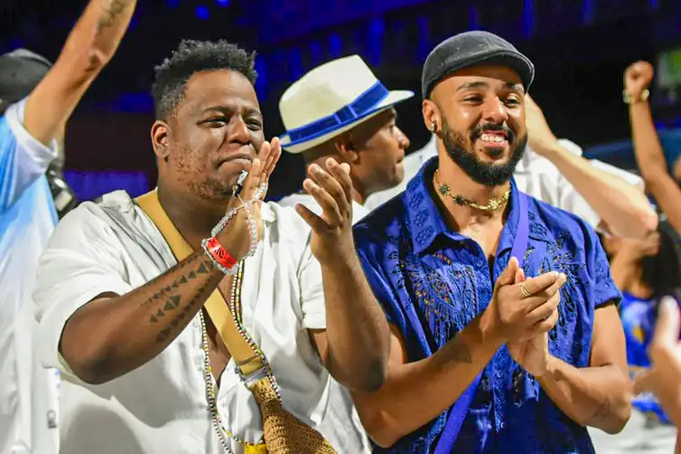 Carnavalescos-Andre-Rodrigues-e-Antonio-Gonzaga-Magaiver-Fernandes-Divulgacao Trem azul da Portela leva Milton Nascimento para a Sapucaí