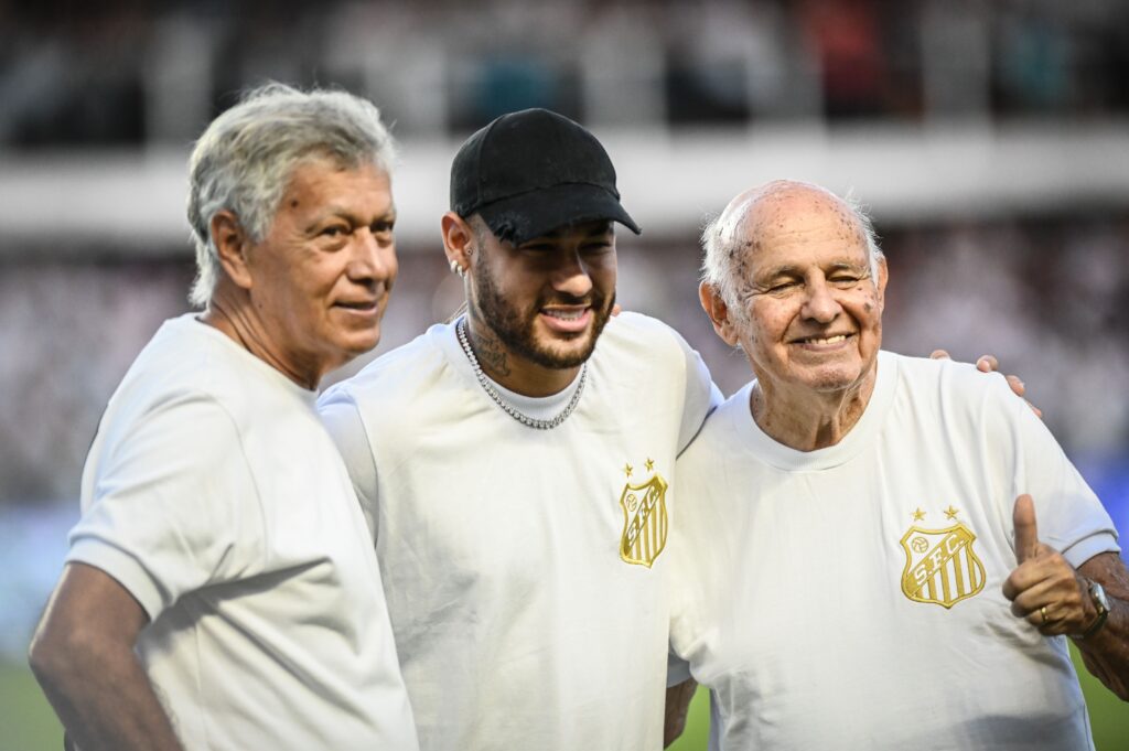 Clodoaldo-Neymar-e-Pepe-Joao-Loureiro-Ag.-Paulistao-1024x681 Pepe, o “Canhão da Vila” chega aos 90 anos