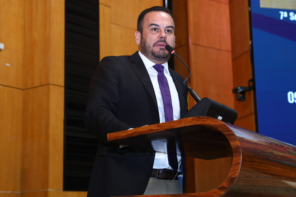 Denninho-Silva-Lucas-S-Costa-Ales-1024x683 Deputado propõe desconto no IPVA para bons motoristas
