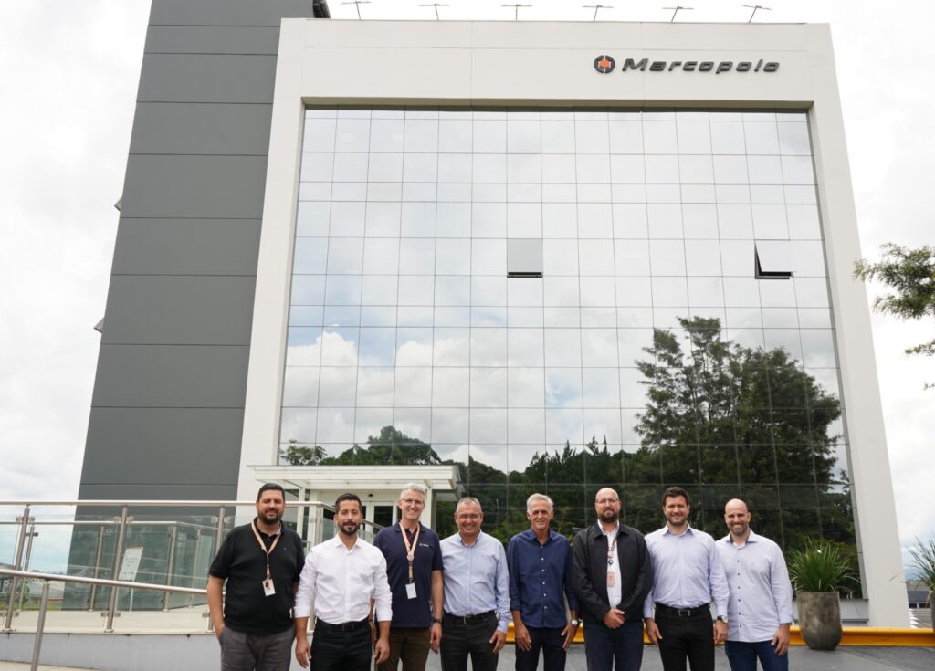 Expedicao-na-Marcopolo-fachada-1024x735 Segantini dá nota 10 para expedição ao sul do País