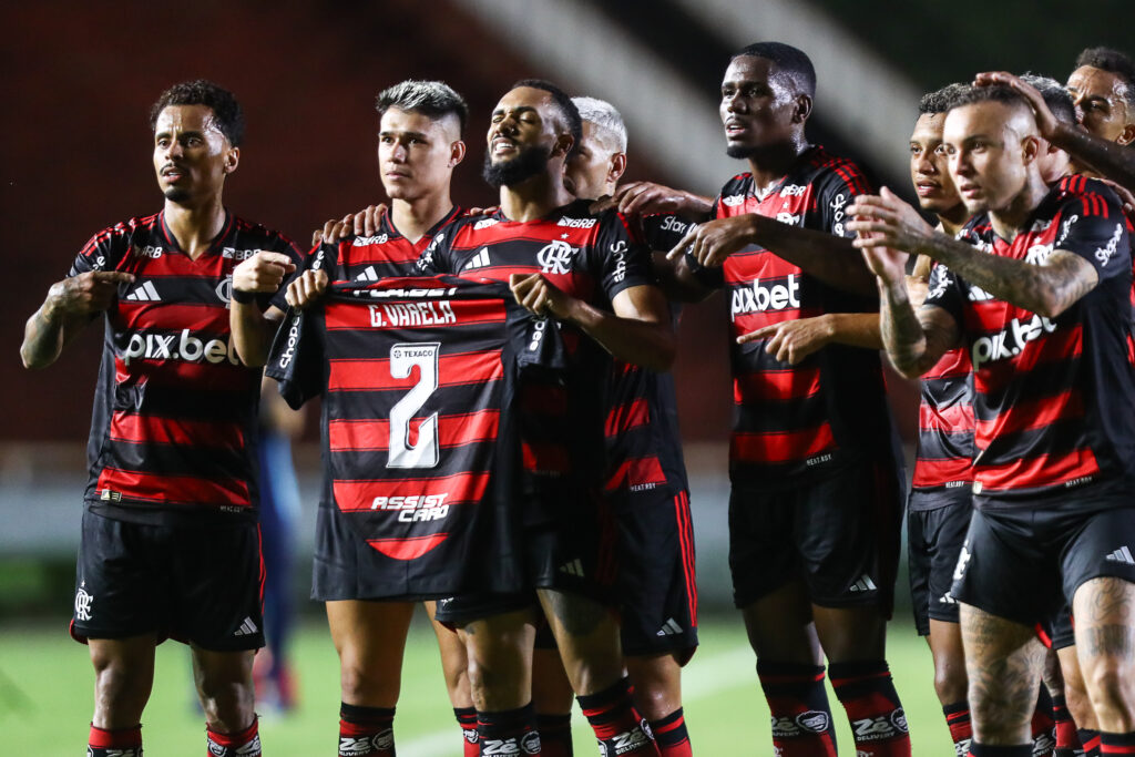 Gol-de-Luiz-Araujo-Gilvan-de-Souza-Flamengo-1024x683 À espera dos clássicos, Mengão esmaga a Lusa por 5 a 0 e assume a liderança