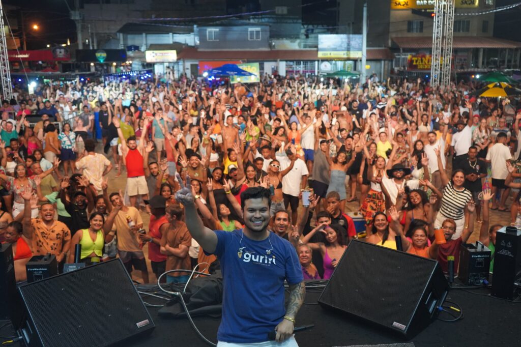 Guriri-Sabadim-com-publico-PMSM-1024x682 Sextou em Guriri com cinema e shows de Léo Lima e Manoghetto