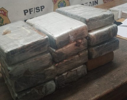 Maconha-no-aeroporto-PF-2-2 Perseguido por policiais, traficante abandona veículo com 413 kg de maconha