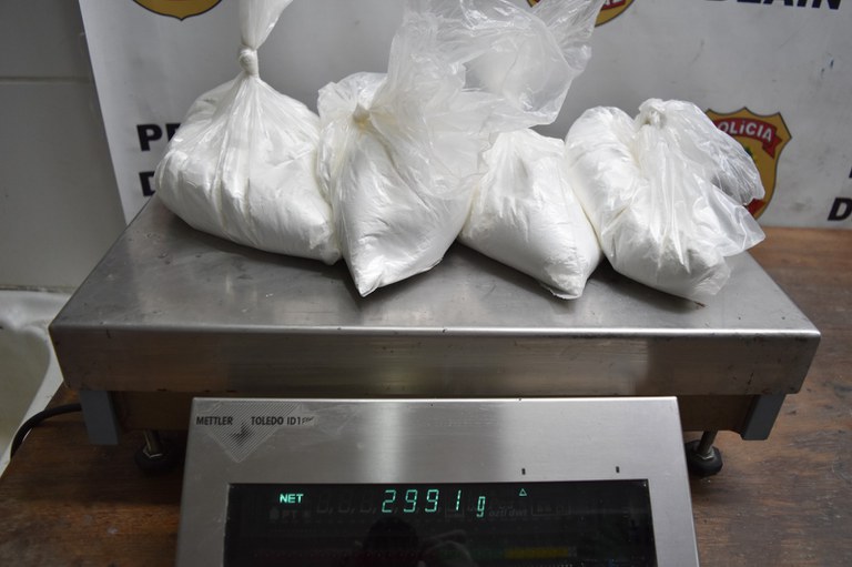 Maconha-no-aeroporto-PF Perseguido por policiais, traficante abandona veículo com 413 kg de maconha
