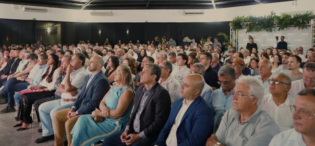 Plateia-na-Assenor-Maickson-Correa-PMSM-1024x477 Assenor celebra 15 anos com confiança em nova relação com a gestão municipal