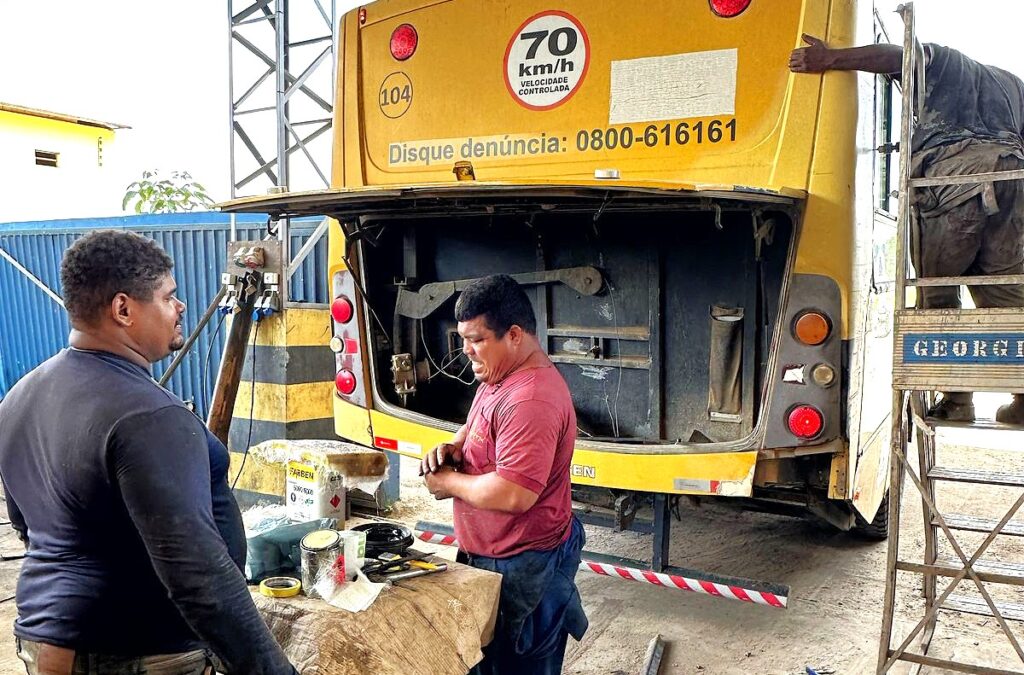 Transporte-escolar-Divulgacao-B-1024x675 Prefeito Marcus monitora manutenção da frota do transporte escolar