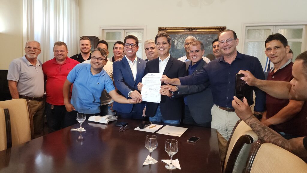 Agricultores-barragens-Leo-Junior-Vice-Governadoria-capa-1024x577 Ricardo sanciona programa para financiar barragens