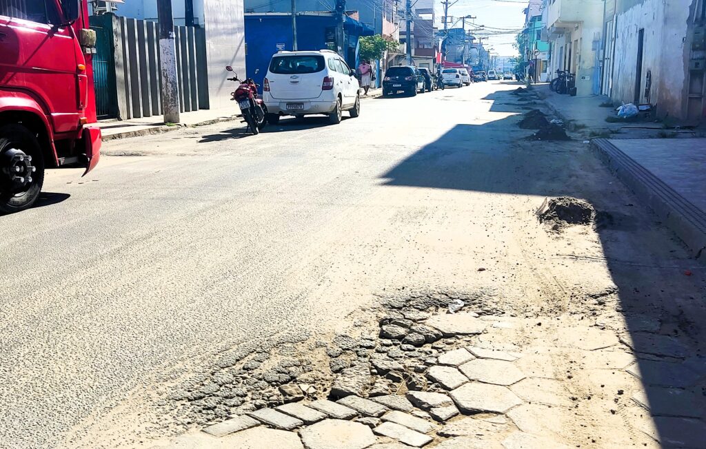 Avenida-Dom-Jose-Dalvit-GH-buraco-1024x652 Prefeitura interdita trecho inicial da rodovia Dom José Dalvit para manutenção na pista