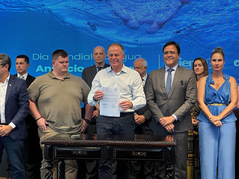 Casagrande-na-agua-Mateus-Fonseca-Governo-ES-2 Casagrande anuncia R$ 12 milhões para barraginhas, cistenas e biodigestores