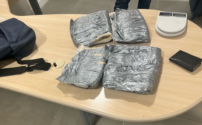 Cocaina-no-ES-Agencia-PF-4-e1741964084193 Passageiro preso 5 kg de cocaína no aeroporto de Vitória