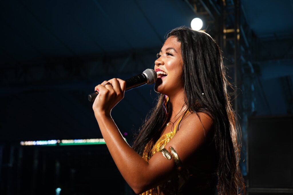 Esther-Fraga-PMSM-Divulgacao-1024x683 Com segurança reforçada, multidão cai na folia em Guriri