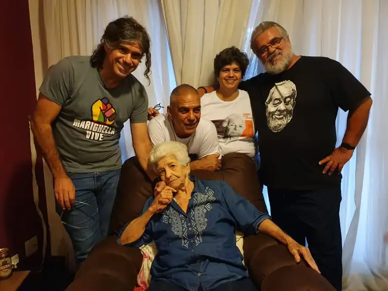 Familia-de-Ilda-e-Virgilia-Isabel-em-pe-Arquivo-Pessoal Como Eunice Paiva, brasileiras encararam dor e demora por direitos