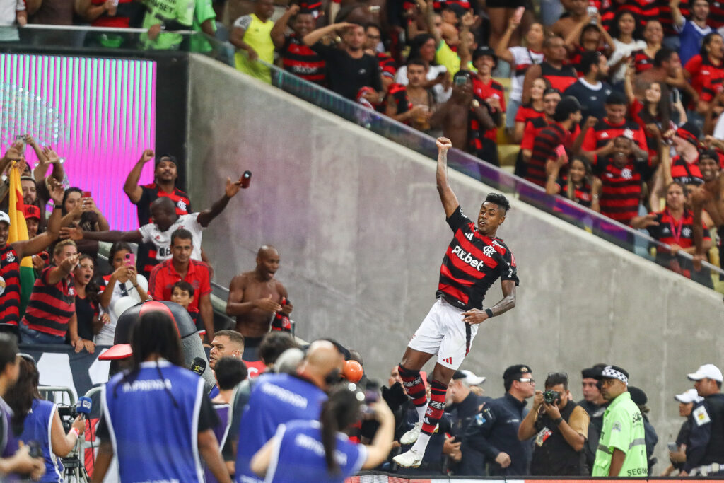Flamengo-vence-o-Vasco-Gilvan-de-Souza-CRF-1-1024x683 De virada, Flamengo vence o Vasco e vai à final do Carioca