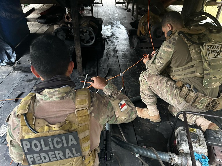 Fogo-no-garimpo-Agencia-PF-3 Operação combate garimpo ilegal e identifica trabalho análogo à escravidão