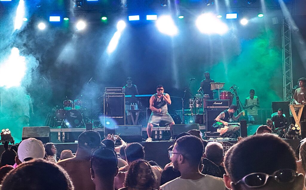 Fuzarca-3-PMSM-Divulgacao-este-1024x638 Falamansa emociona com música para Monique Cruz no carnaval de Guriri