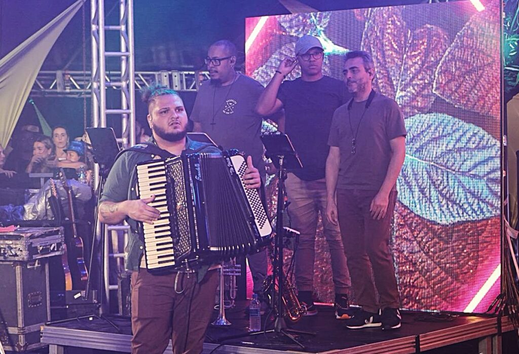 Guriri-segunda-feira-4-PMSM-Divulgacao-esta-1024x698 Falamansa emociona com música para Monique Cruz no carnaval de Guriri