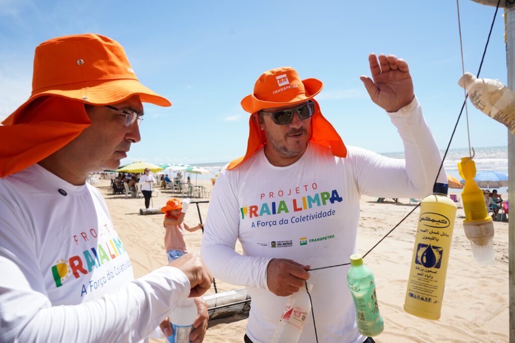 Praia-Limpa-em-15-03-2025-0-10-1024x682 Prefeito e vereador reforçam mutirão de limpeza e conscientização nas areias de Guriri