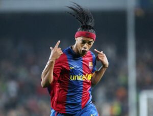 Ronaldinho-no-Barca-Reproducao-X-@FCBarcelona-300x228 Ronaldinho completa 45 anos nesta sexta-feira