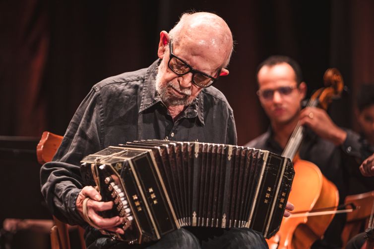 Rufo-Herrera-Rapha-Garcia-Divulgacao Orquestra Ouro Preto prepara ópera “Feliz Ano Velho”