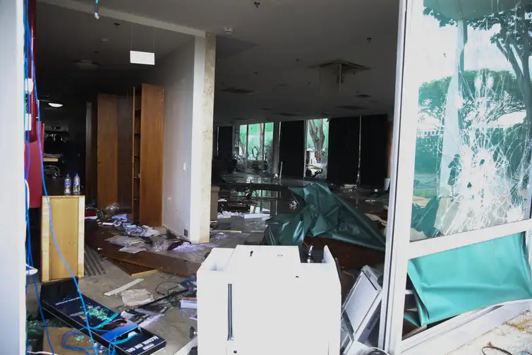 STF-destruido-Valter-Campanato-ABr Anistia seria preocupante e mau exemplo, dizem juristas