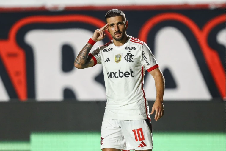 Arrascaeta-Gilvan-de-Souza-CRF Arrasca e BH27 garantem vitória do Flamengo no Barradão