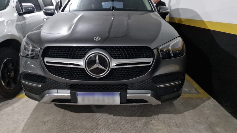 Carro-de-luxo-Agencia-PF-2 Agentes federais apreendem eletrônicos e carros de luxo