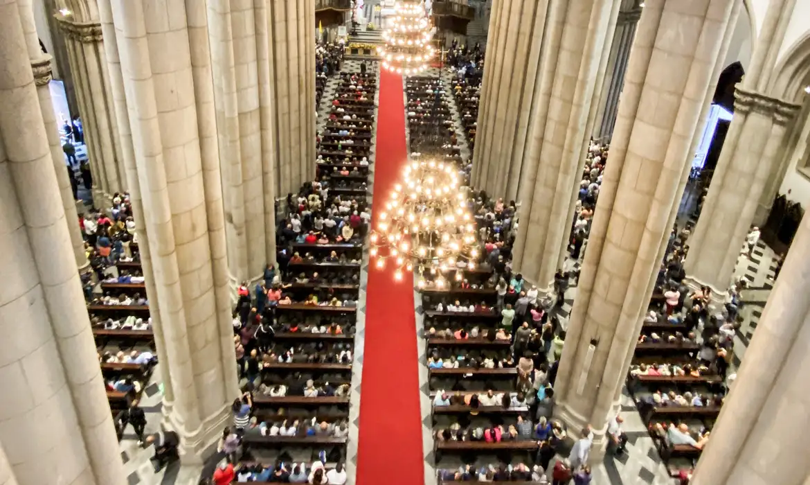 Catedral-da-Se-SP-Paulo-Pinto-ABr Fiéis lotam Catedral da Sé em homenagem ao Papa Francisco