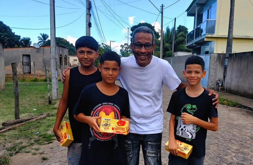 Djalma-10 Djalma Borges distribui 400 caixas de bombom na Páscoa Solidária em São Mateus