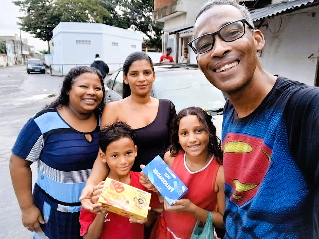 Djalma-4 Djalma Borges distribui 400 caixas de bombom na Páscoa Solidária em São Mateus