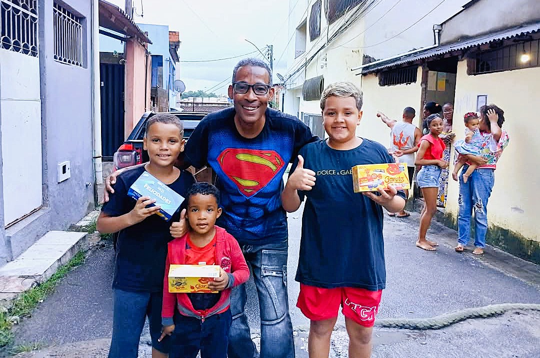 Djalma-6 Djalma Borges distribui 400 caixas de bombom na Páscoa Solidária em São Mateus