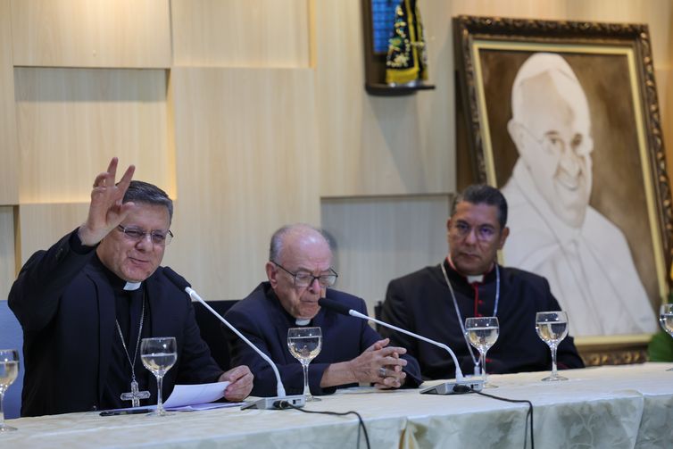 Dom-Paulo-Cesar-e-Dom-Raimundo-Fabio-Rodrigues-Pozzebom-ABr Proteção do meio ambiente e combate à pobreza são legados do Papa Francisco