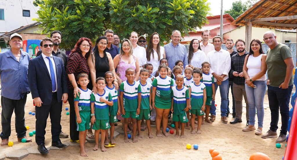 Entrega-de-uniformes-PMSM-1-1024x551 São Mateus inicia entrega de uniformes e kits de material a estudantes da rede municipal