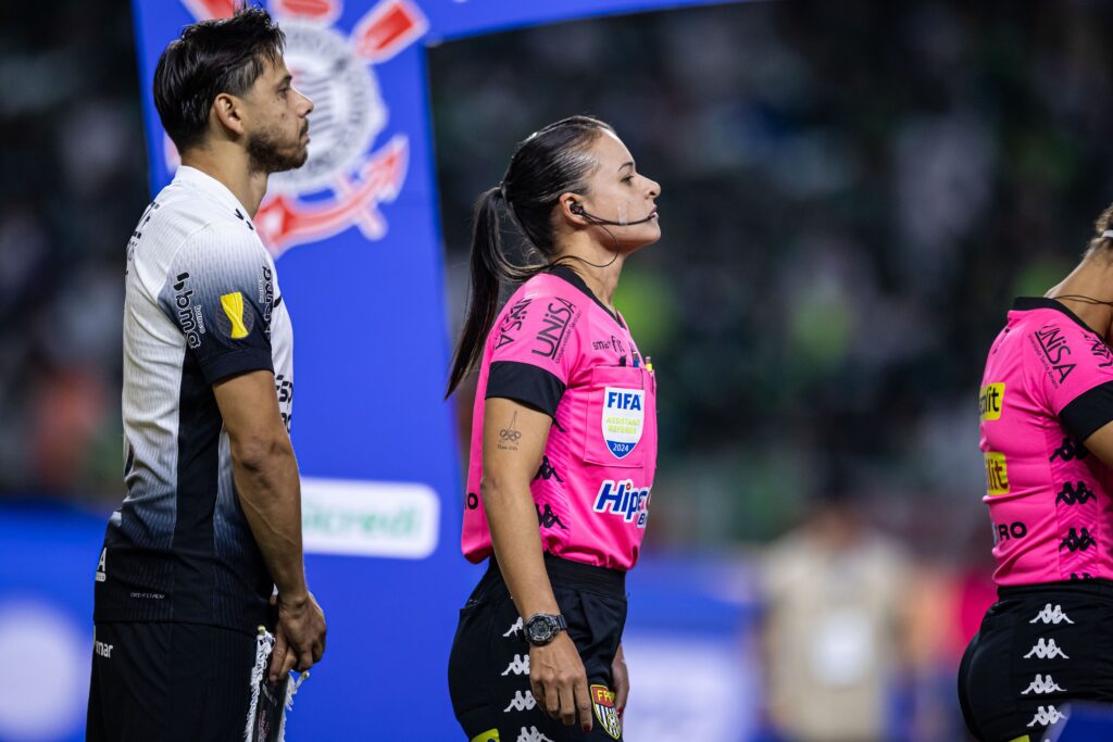 Fabrini-Bevilaqua-Jhony-Inacio-Ag.-Paulistao-1024x683 Trio de árbitras brasileiras é designado para a Eurocopa Feminina