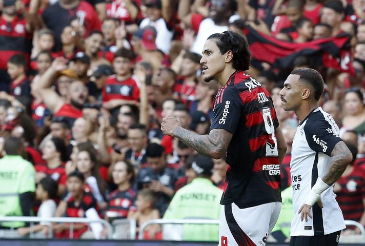 Pedro-faz-2-Ursula-Nery-Agencia-FERJ Com fome de gols, Flamengo aplica 4 a 0 no Corinthians e lidera o Brasileirão
