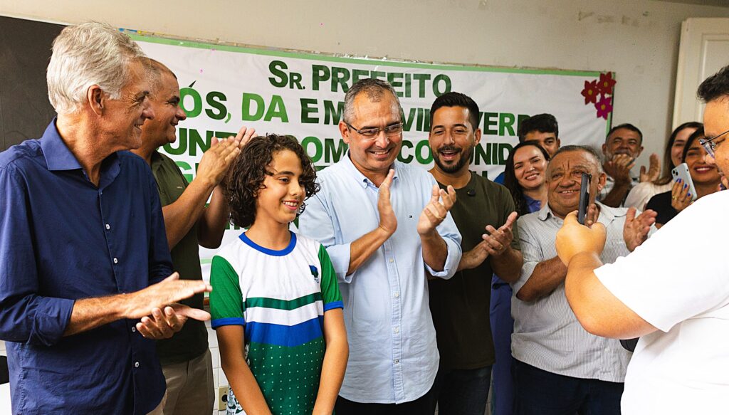 Uniformes-vereadores-2-1024x583 São Mateus inicia entrega de uniformes e kits de material a estudantes da rede municipal