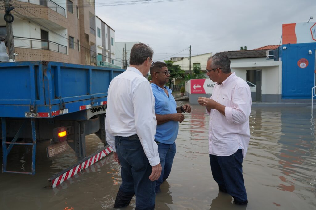 Alagamentos-em-Guriri-PMSM-1-1024x683 Alagamentos em Guriri: Estado reconhece ação emergencial da Prefeitura e confirma início da macrodrenagem para junho