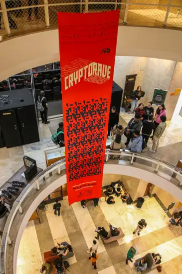 CrypoRave-Cadu-Pinotti-ABr-2 Ativistas debatem resistência digital diante de IA e plataformização