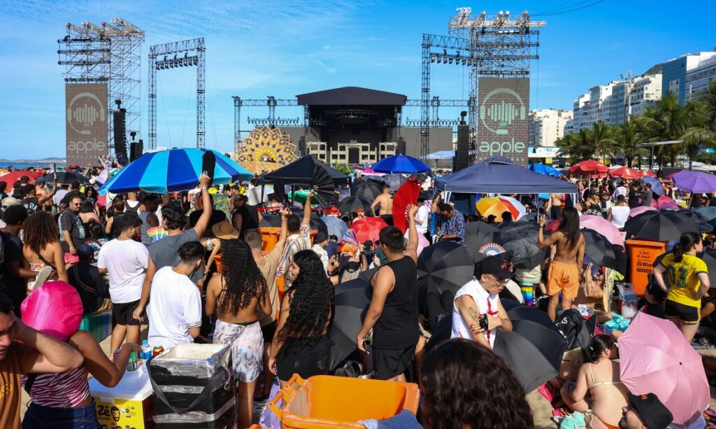 Lady-Gaga-em-Copacaba-palco-Tomaz-Silva-ABr-1024x613 Copacabana recebe 2,1 milhões de pessoas em show de Lady Gaga