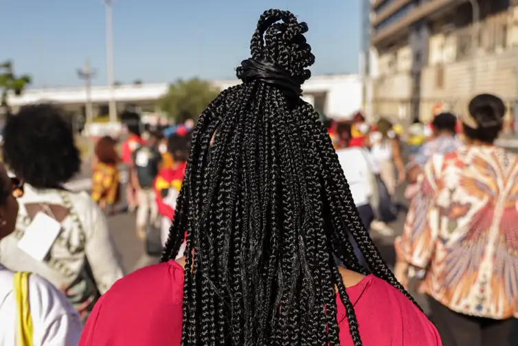 Mulher-negra-Joedson-Alves-ABr Quase 85% da população preta afirma ter sofrido discriminação racial