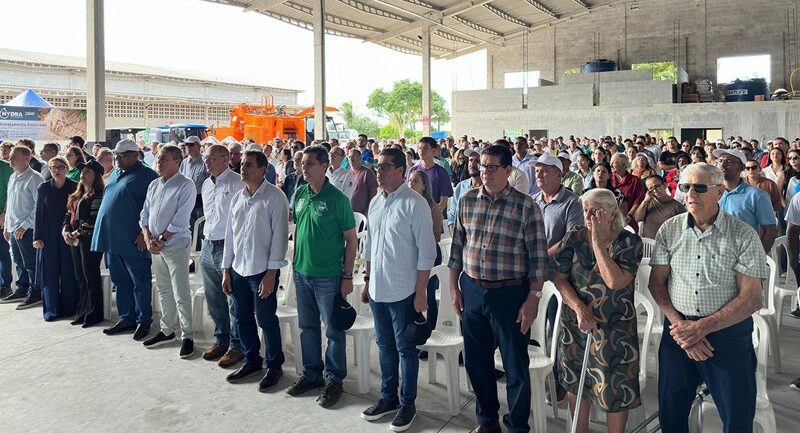 Ricardo-Ferraco-em-Jaguare-Mateus-Fonseca-Governo-ES-2-e1747304812492 Colheita do conilon começa em Jaguaré com expectativa de produção recorde