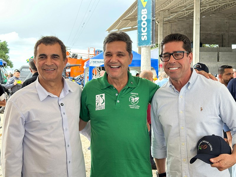 Ricardo-Ferraco-em-Jaguare-Mateus-Fonseca-Governo-ES-4 Colheita do conilon começa em Jaguaré com expectativa de produção recorde