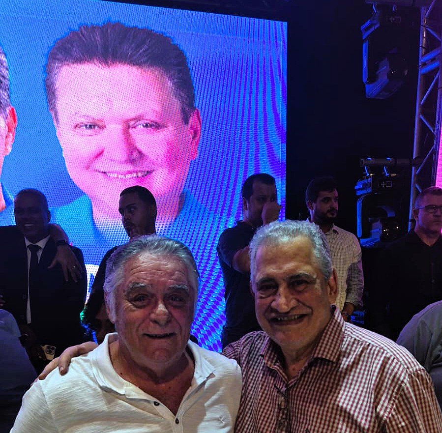 Aecio-com-Enivaldo Aecio representa MDB de São Mateus em evento pró-Ricardo Ferraço