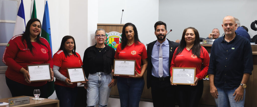 CMSM-Mocao-tecnicas-de-enfermagem-CMSM-scaled-e1750270342267-1024x426 Câmara de São Mateus presta homenagens aos 15 anos do Batalhão de São Mateus