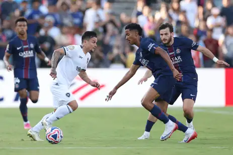 Defesa-do-Botafogo-Vitor-Silva-Botafogo-SAF-3 Fogão quebra a marra do PSG e vai buscar a vaga contra o Atlético de Madrid